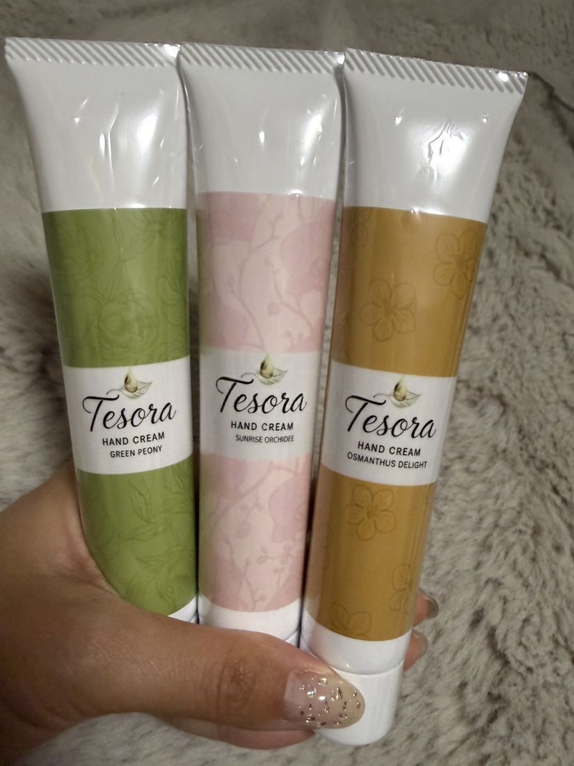 グリーン、ピンク、オレンジのTesoraハンドクリーム3本